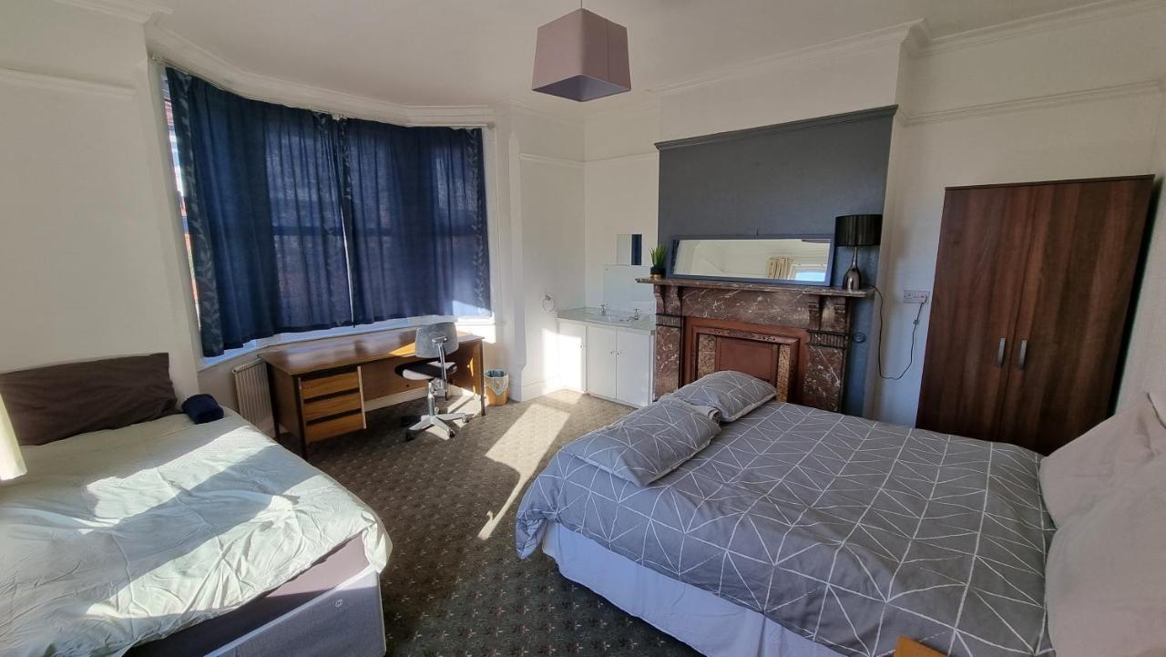 Stunning 5-bedroom House For Unforgettable Getaway Сasa de vacaciones Coventry