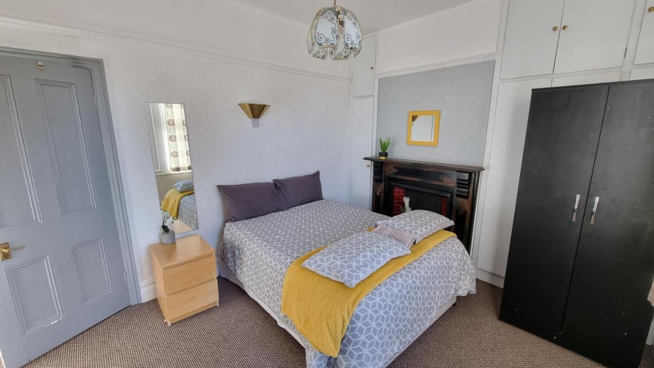 Сasa de vacaciones Stunning 5-bedroom House For Unforgettable Getaway Coventry